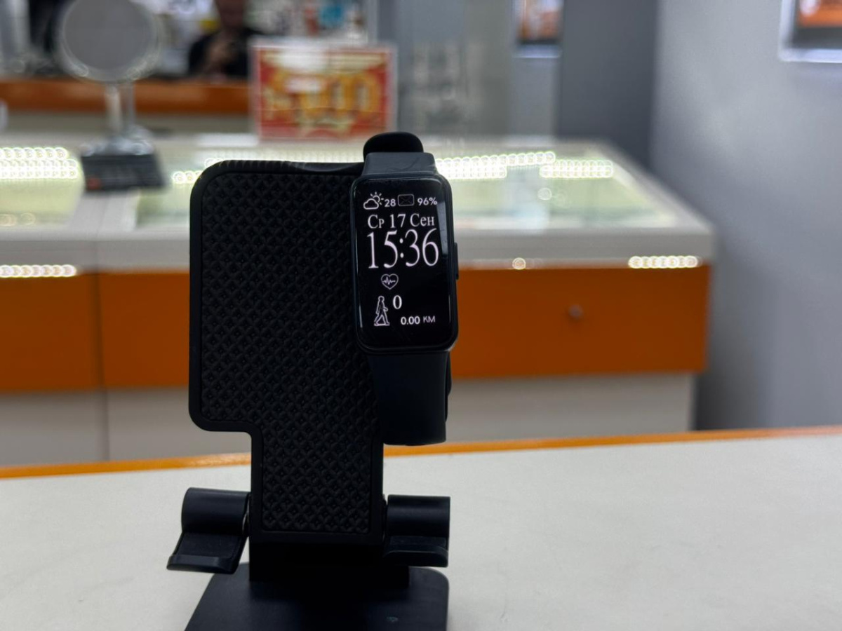 Смарт-часы Huawei BAND 8