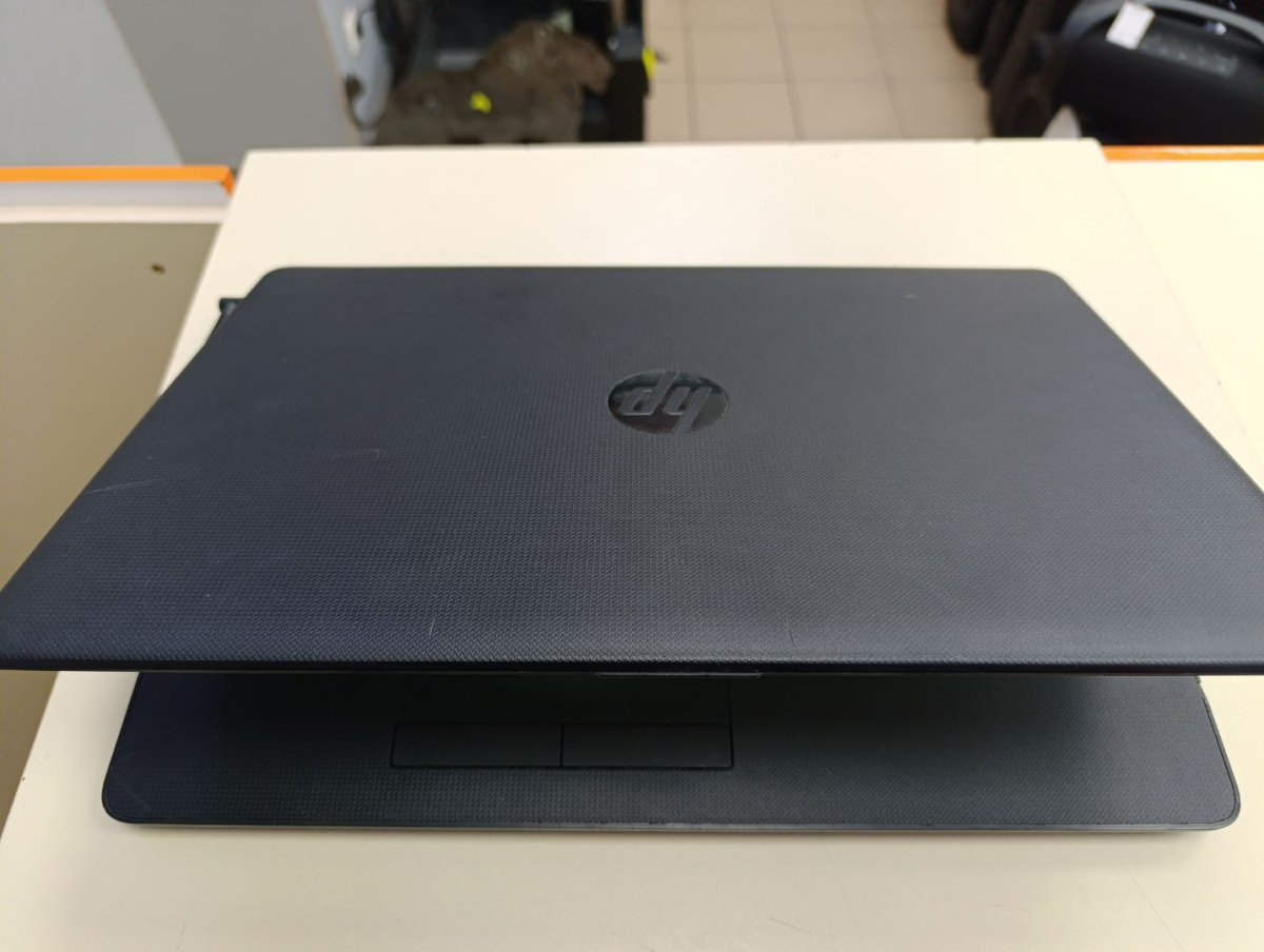 Ноутбук HP 15-rb501ur; A6-9220, Radeon R4 series, 4 Гб, Нет