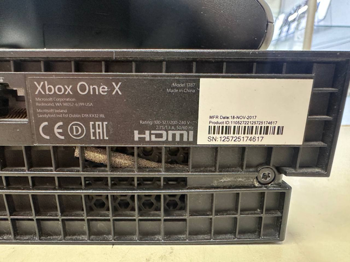 Игровая приставка Xbox One X 1Tb