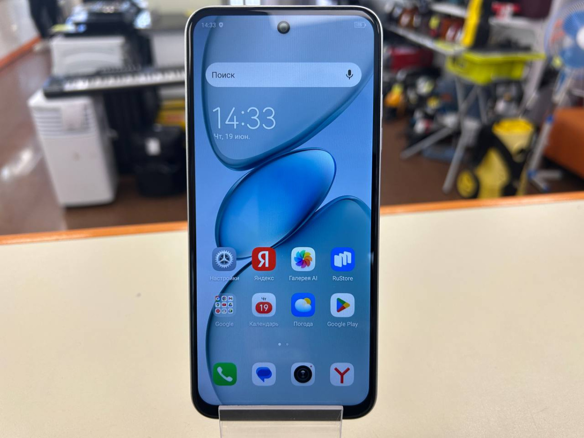Смартфон Tecno Spark Go1 4/128
