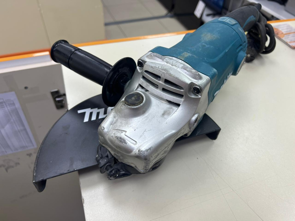 Угловая шлифмашина Makita GA9050