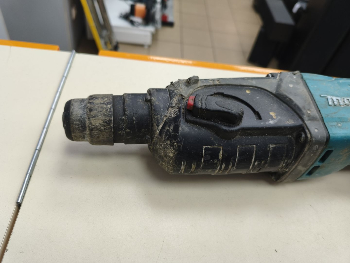 Перфоратор Makita HR2470