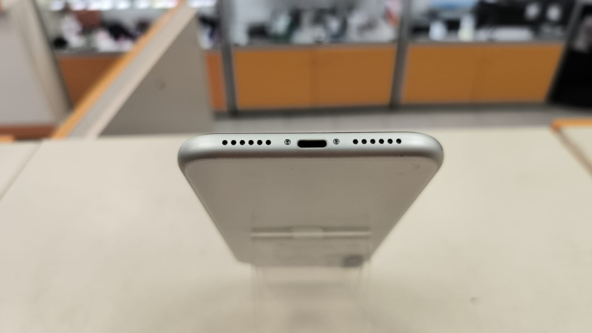 Смартфон Apple iPhone 11 64Gb