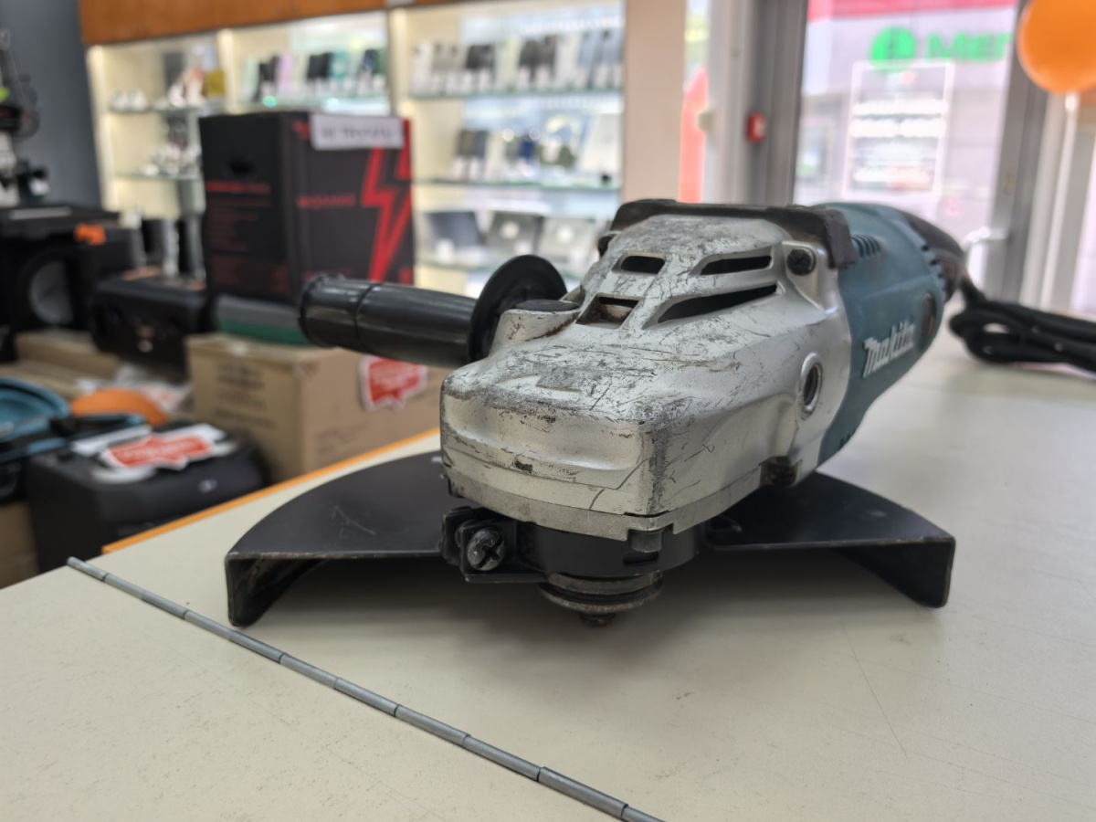 Угловая шлифмашина Makita GA9020