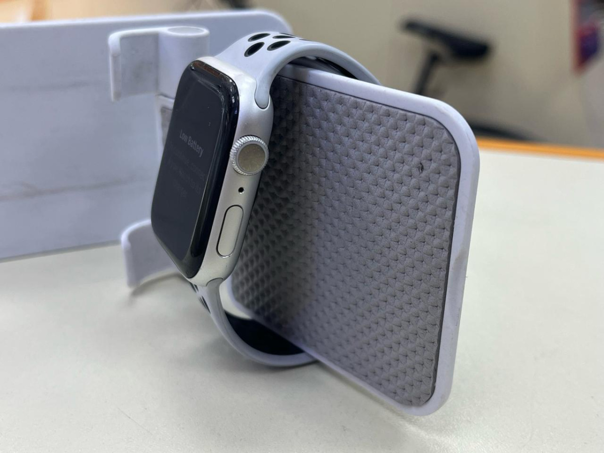 Смарт-часы Apple Watch Series 6 44 мм