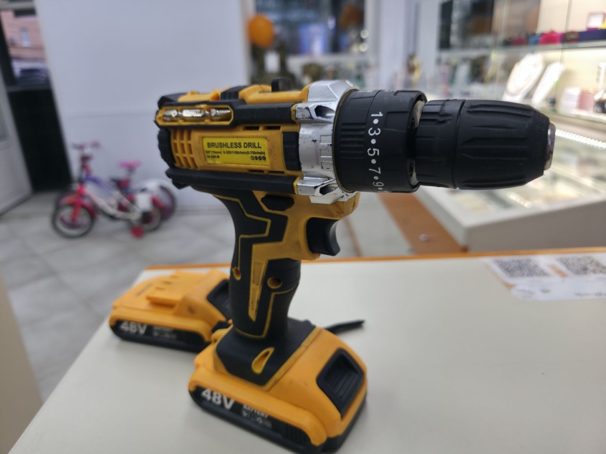 Шуруповерт Dewalt 48V