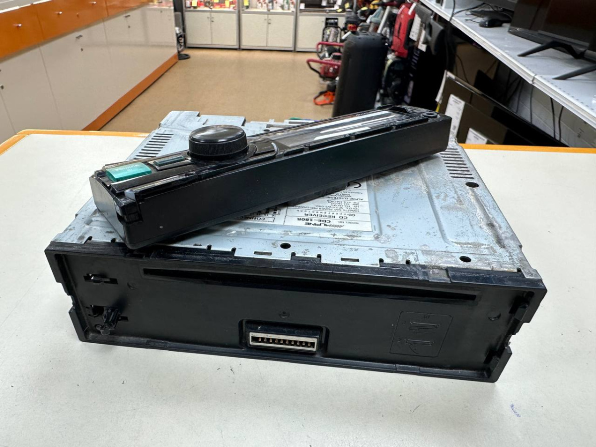 Автомагнитола Alpine CDE-180r