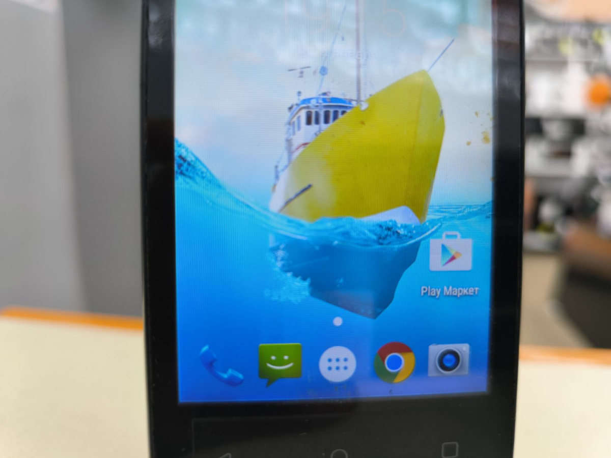 Смартфон Fly FS402