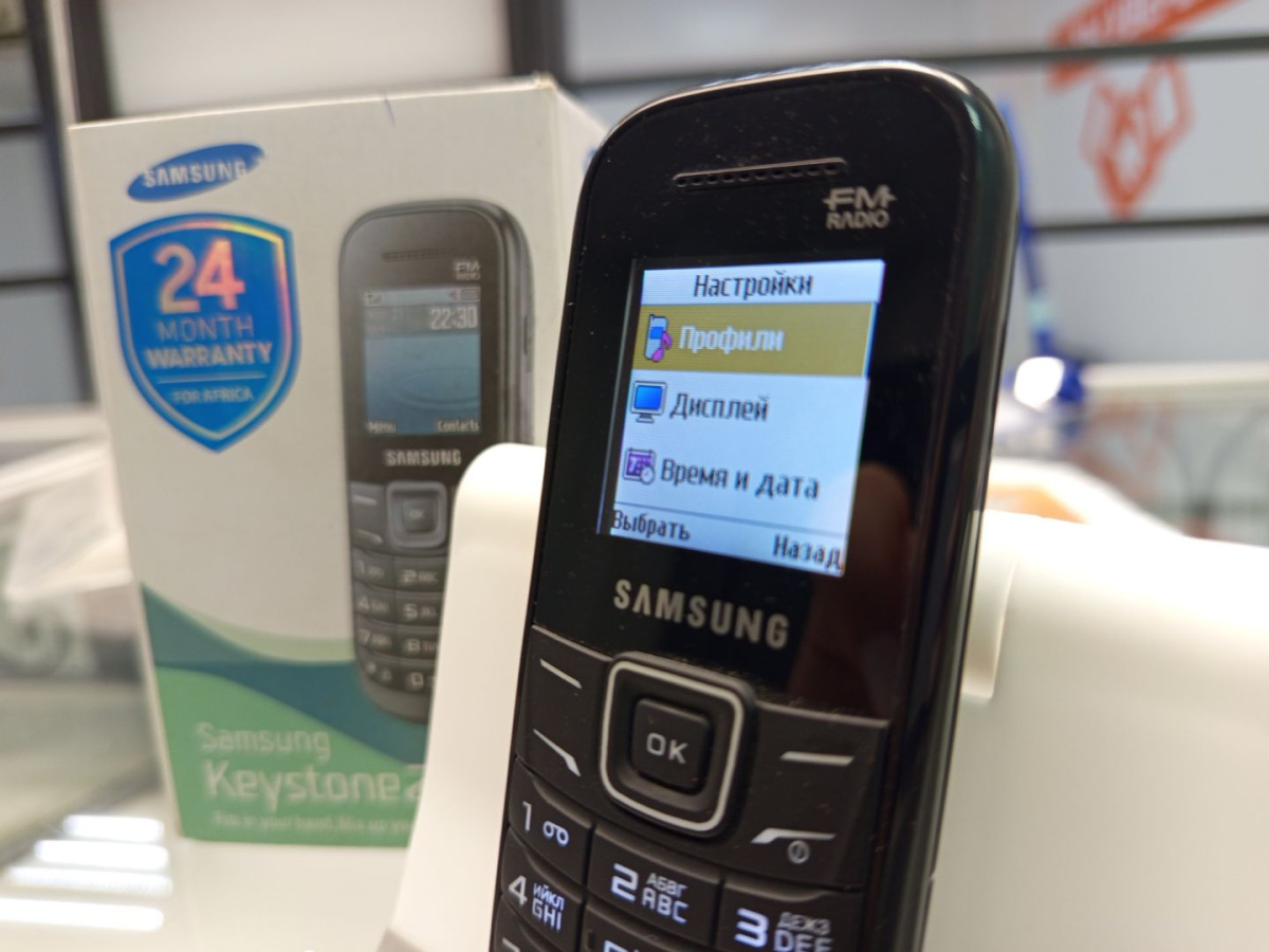 Смартфон Samsung GT-E1205