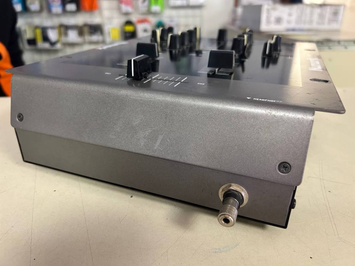 Микшерный пульт Yamaha NUMARK M2