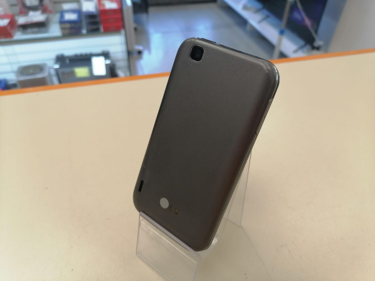 Смартфон LG E730