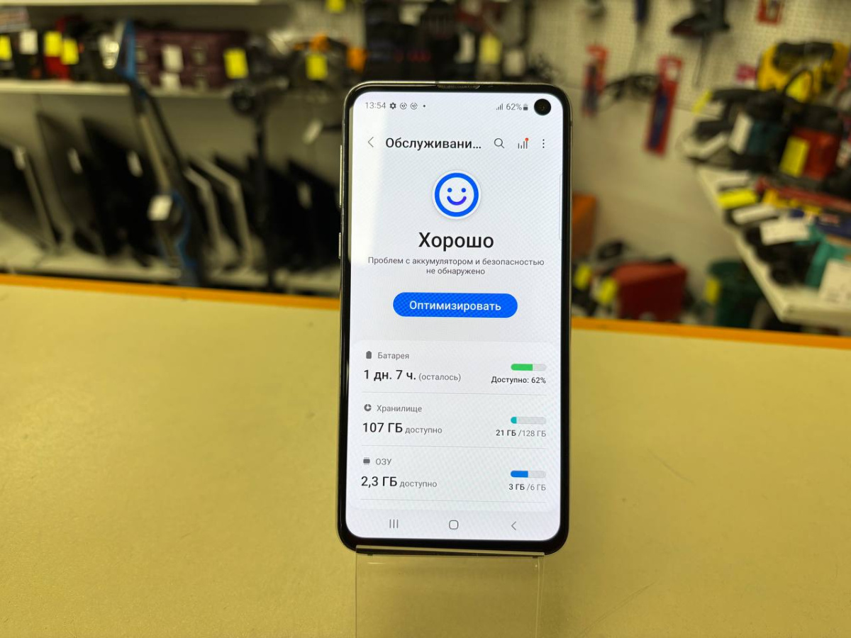 Смартфон Samsung Galaxy S10e 6/128