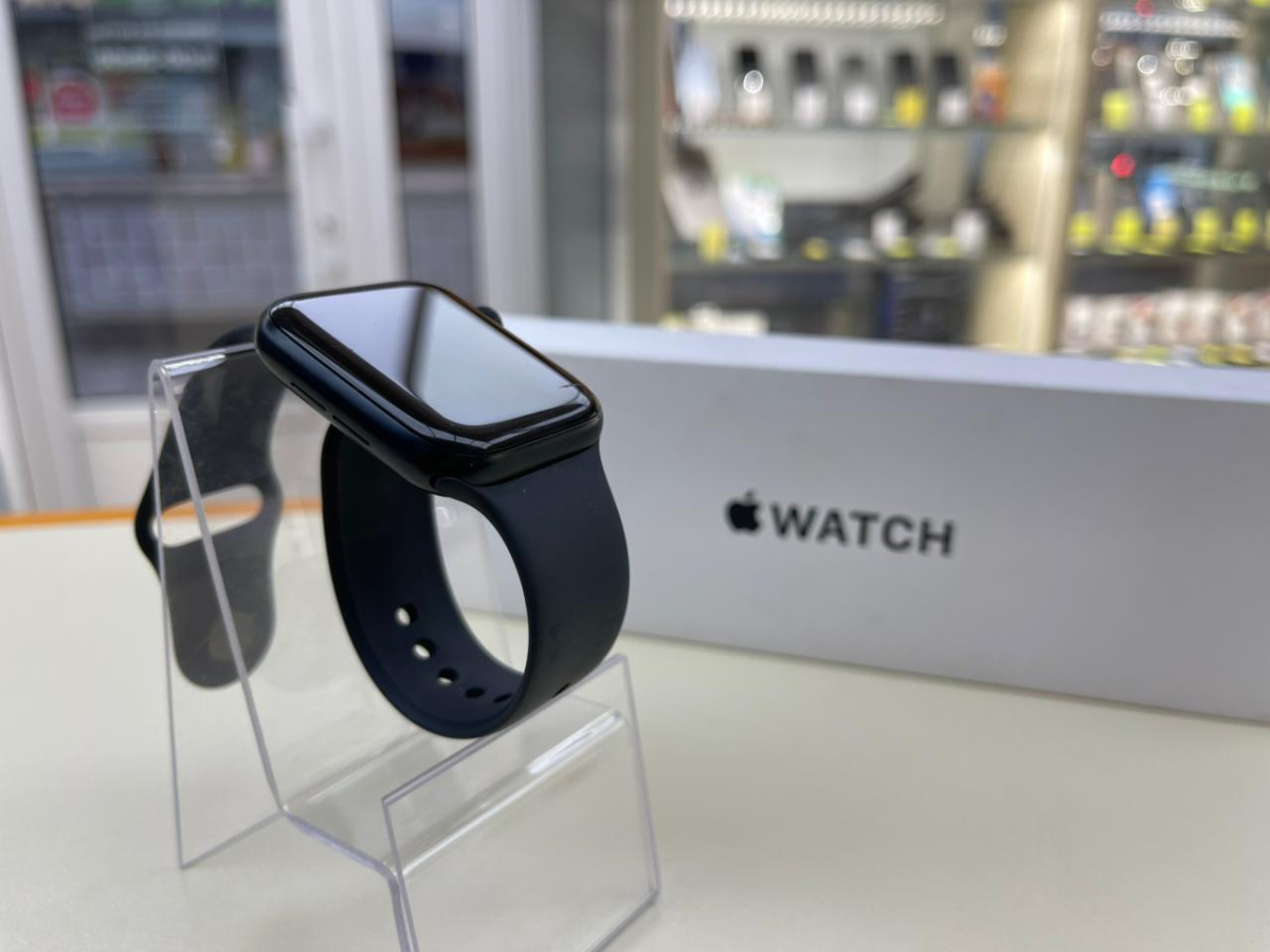 Смарт-часы Apple Watch SE 2022 44mm