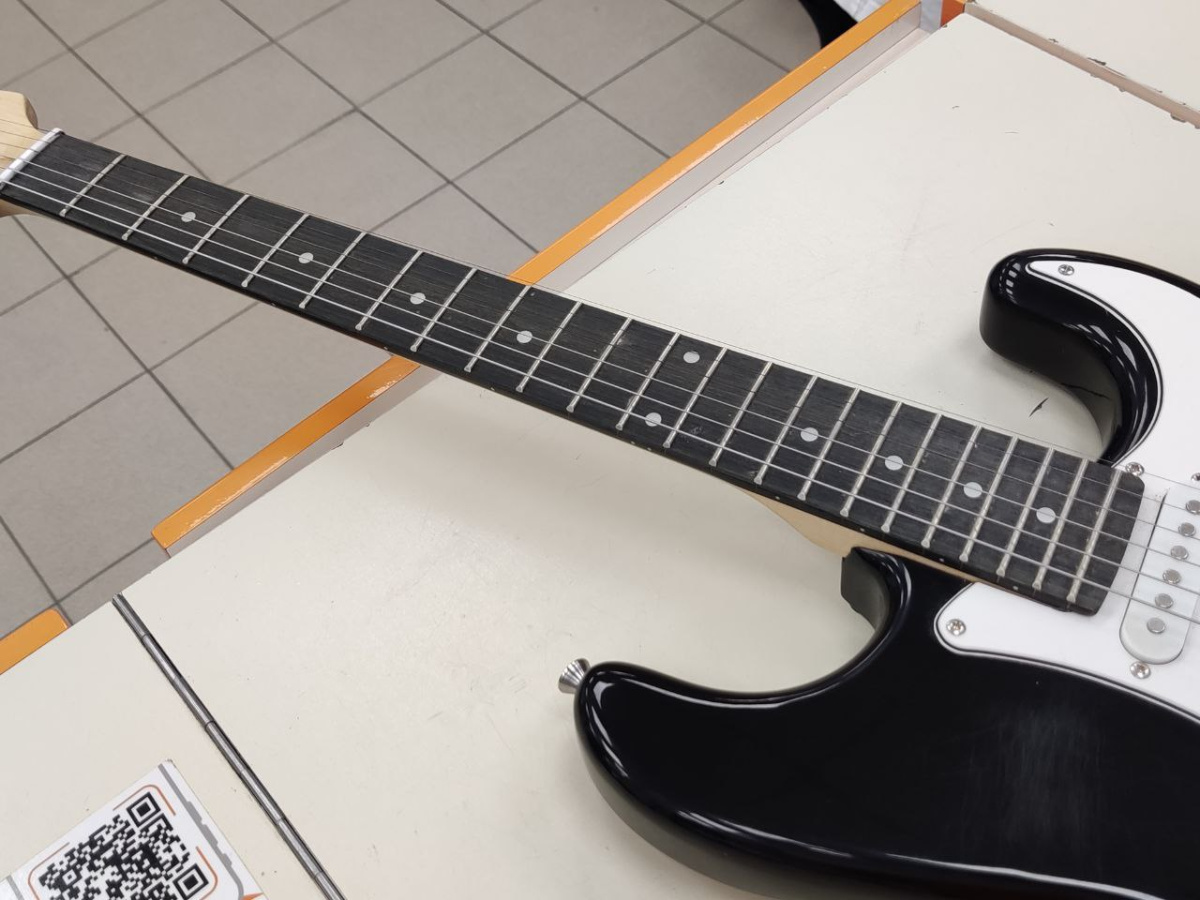 Электрогитара Denn ST100BK