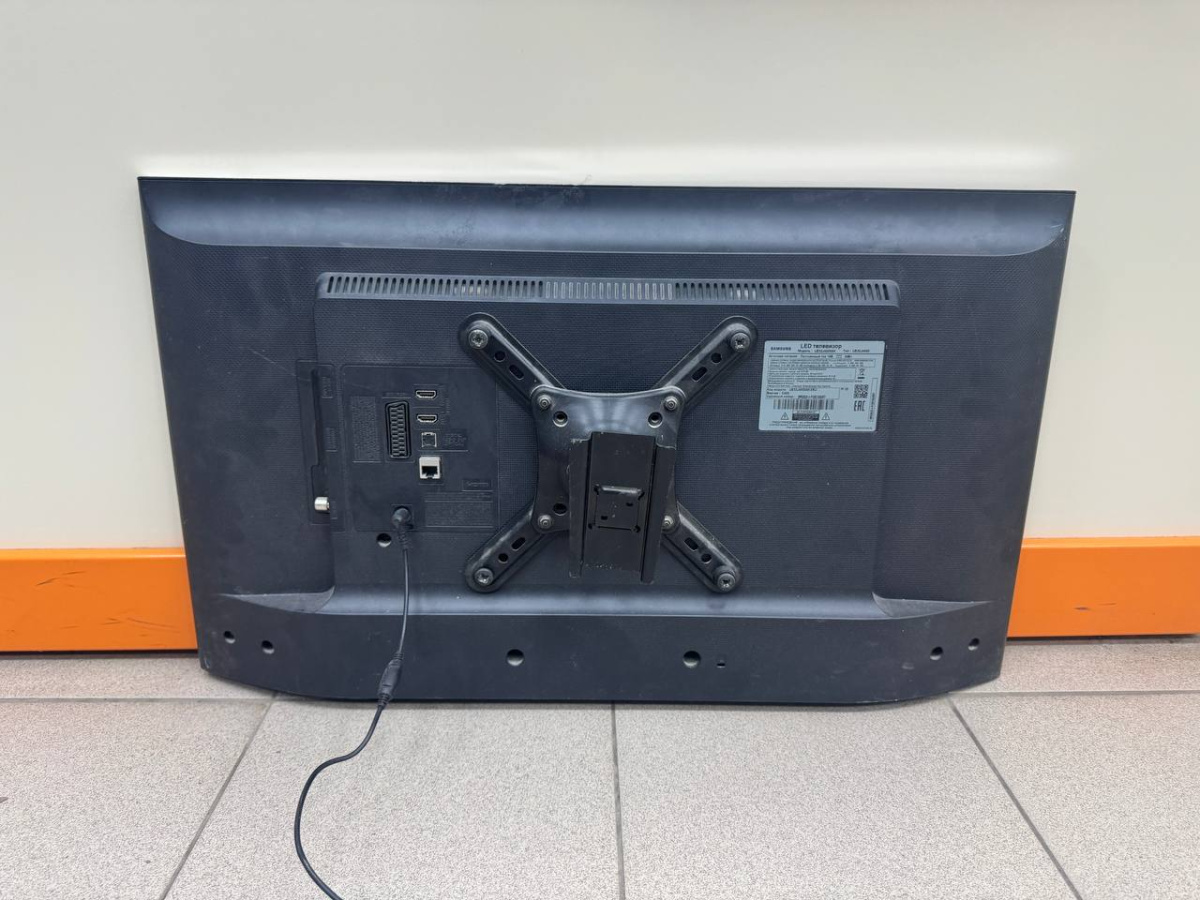 LED Телевизор Samsung UE32J4500AK