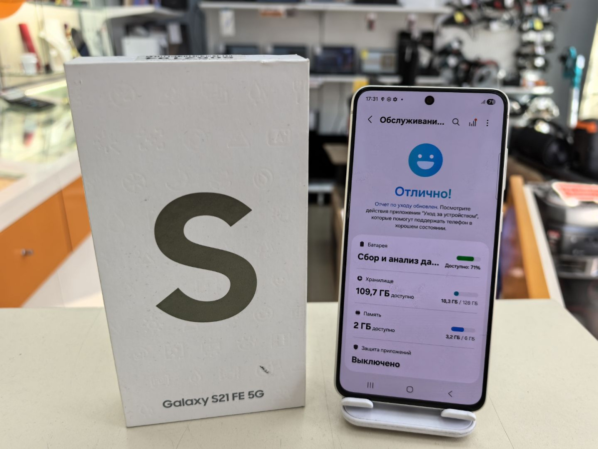 Смартфон Samsung Galaxy S21 FE 6/128