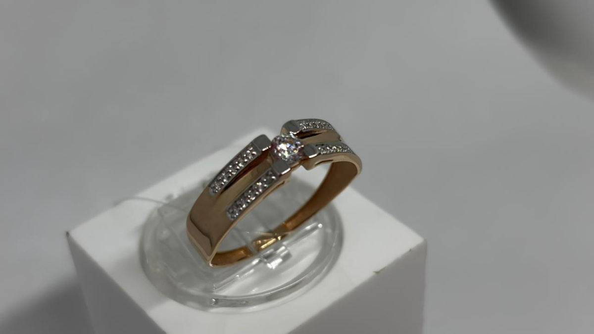 КОЛЬЦО С КАМНЯМИ (Au 585)