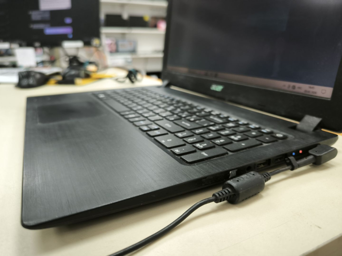 Ноутбук Acer Acer aspire 3 A315-21-64A8; A6-9220e, Radeon R4 series, 4 Гб, Нет, 500 Гб