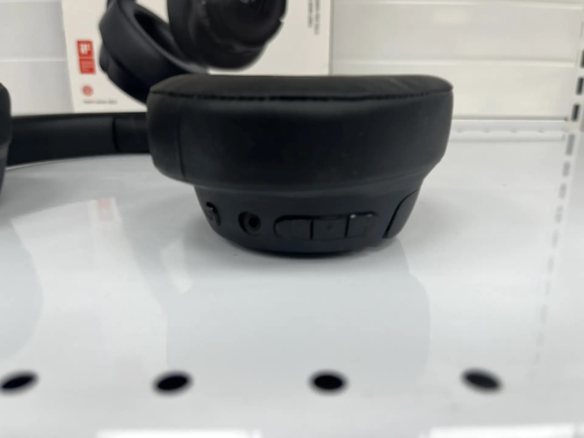 Наушники беспроводные JBL Tune 720BT;