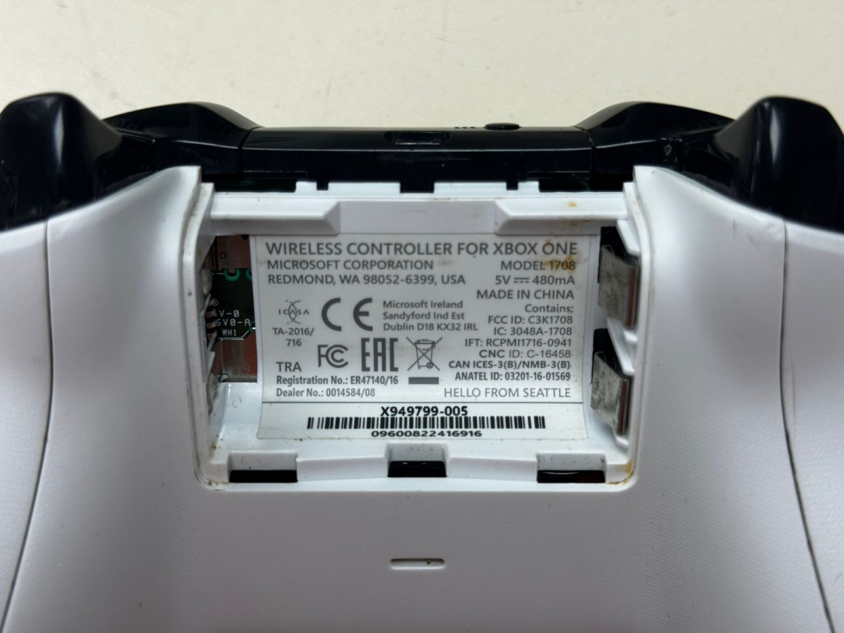 Игровая приставка Xbox One X 1Tb