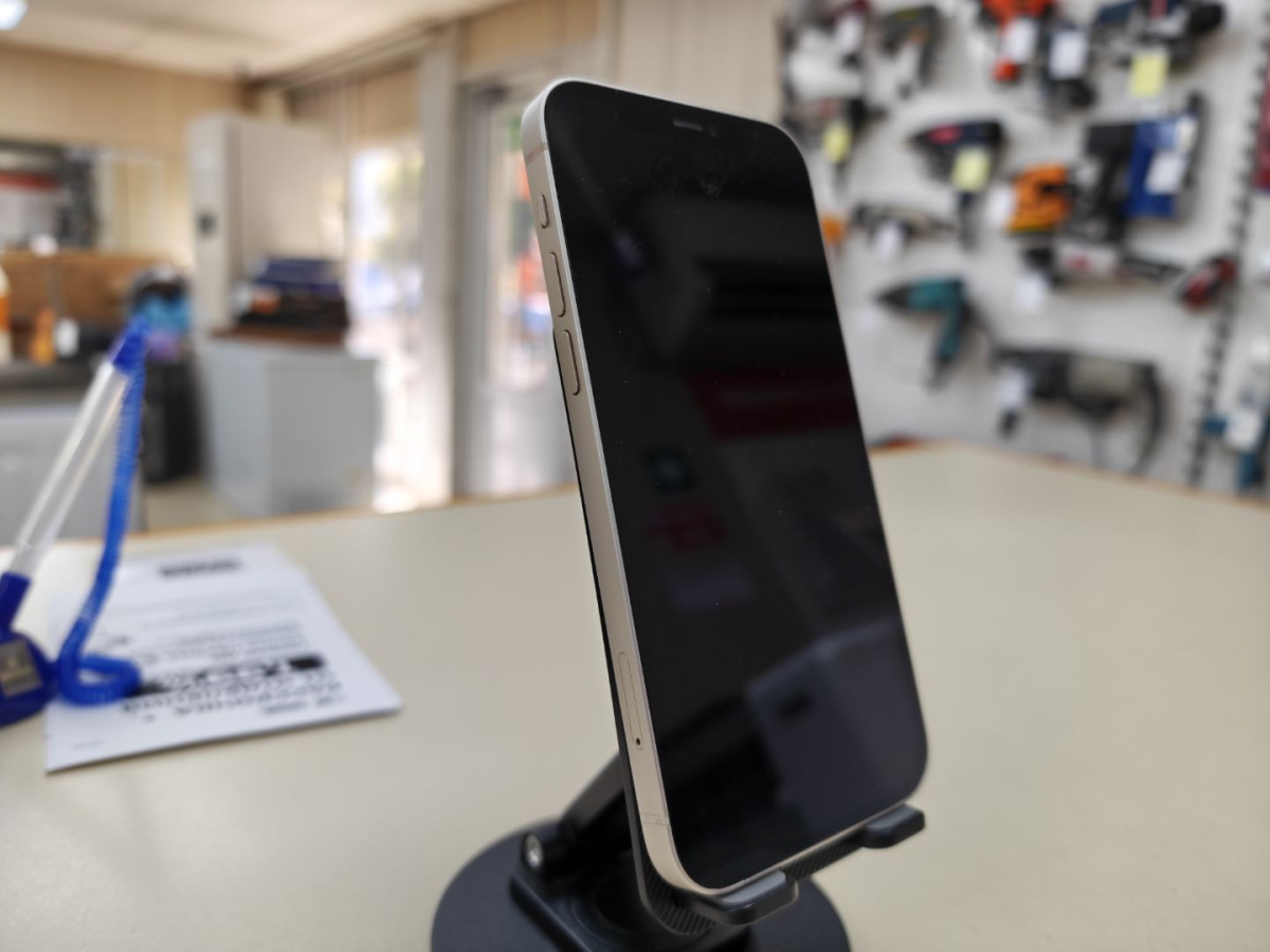 Смартфон Apple iPhone 12 64Gb