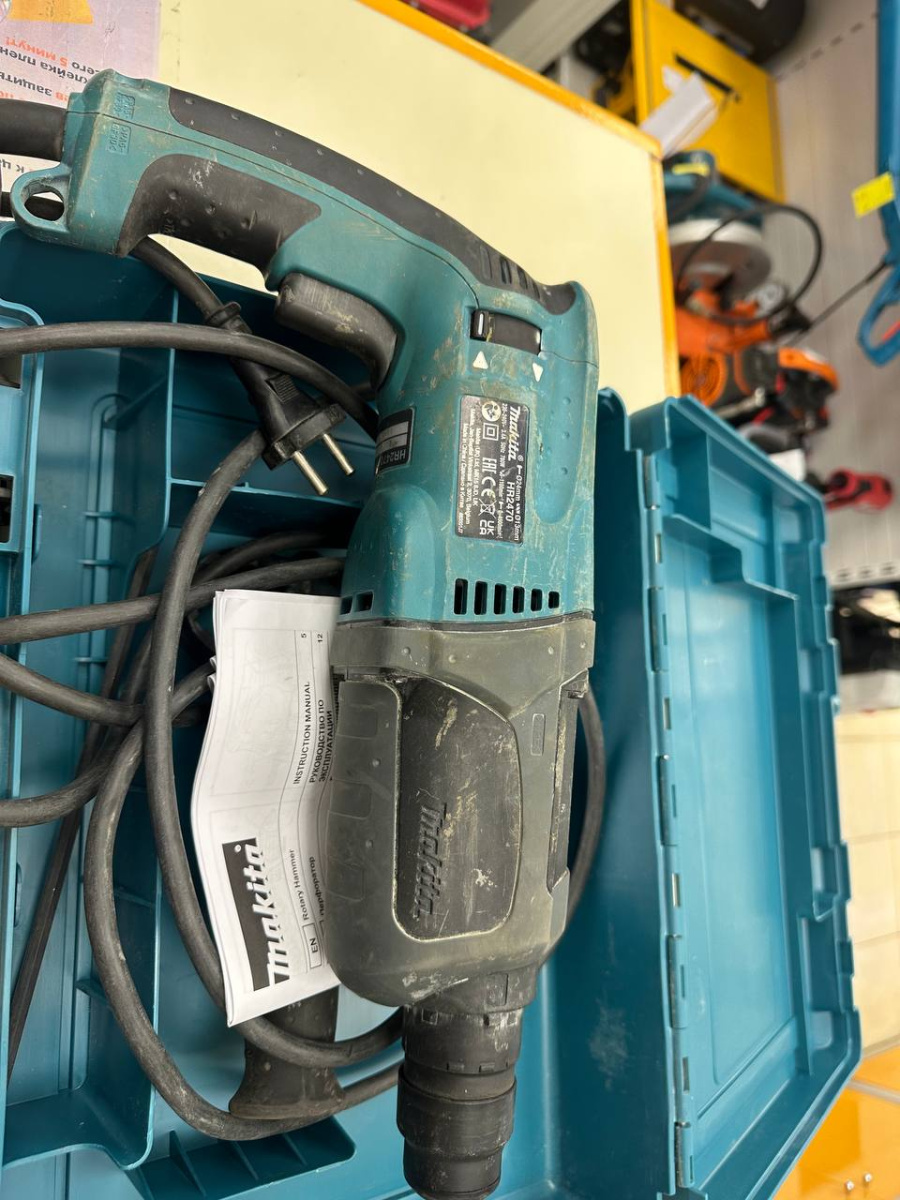 Перфоратор Makita HR2470