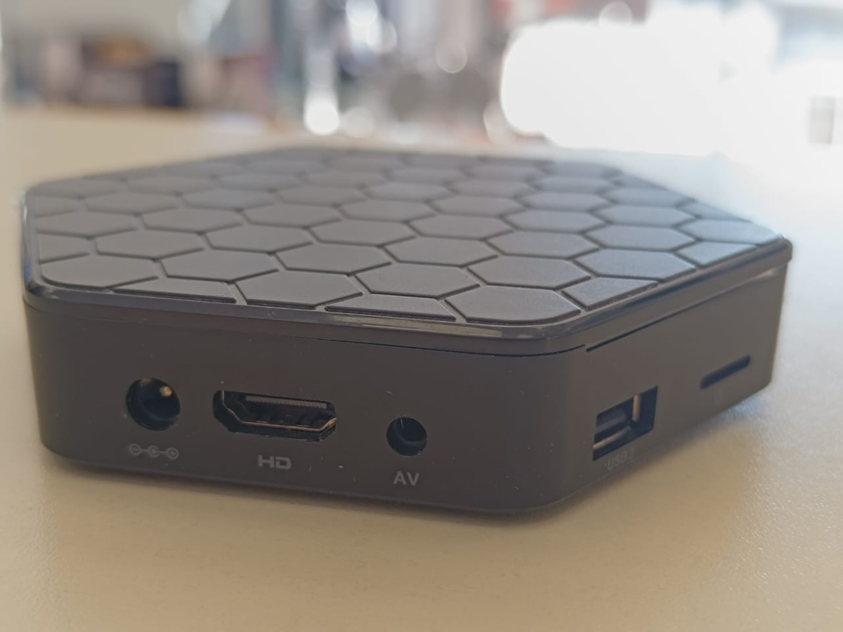 Smart-TV приставка IconBit Movie 2100