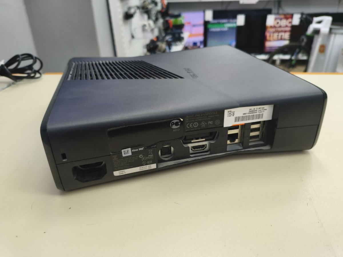 Игровая приставка Xbox 360;