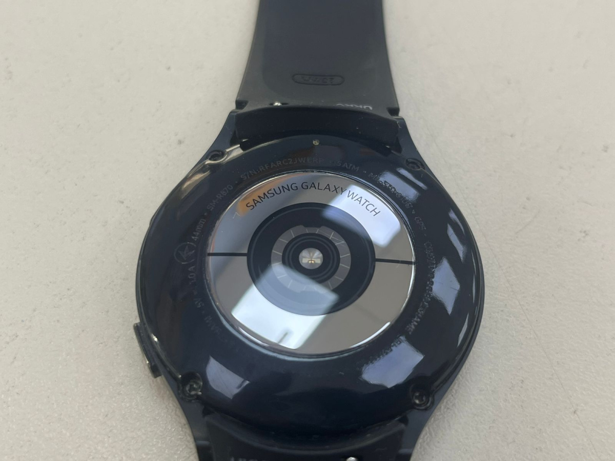 Смарт-часы Samsung Galaxy Watch 4