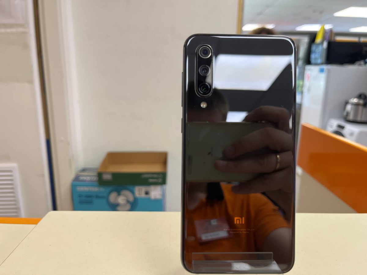Смартфон Xiaomi MI 9SE 6/128