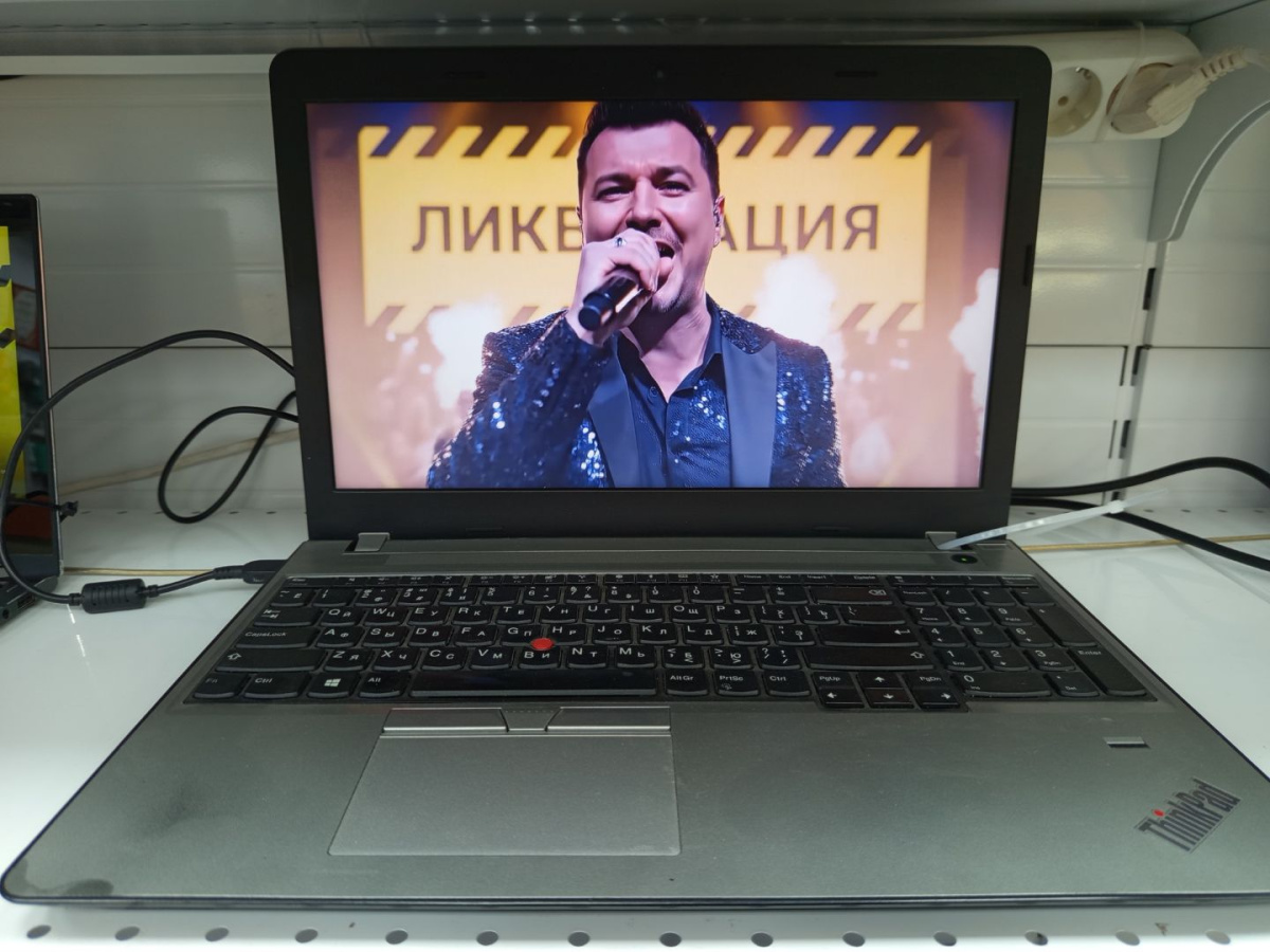 Ноутбук Lenovo; Core i3-6006U, Intel HD Graphics 520, 4 Гб, 240 Гб, Нет