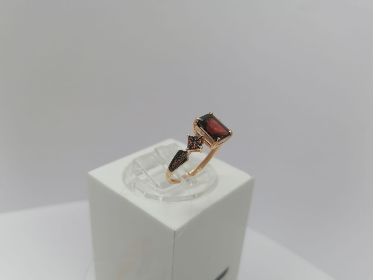 КОЛЬЦО С КАМНЯМИ (Au 585)