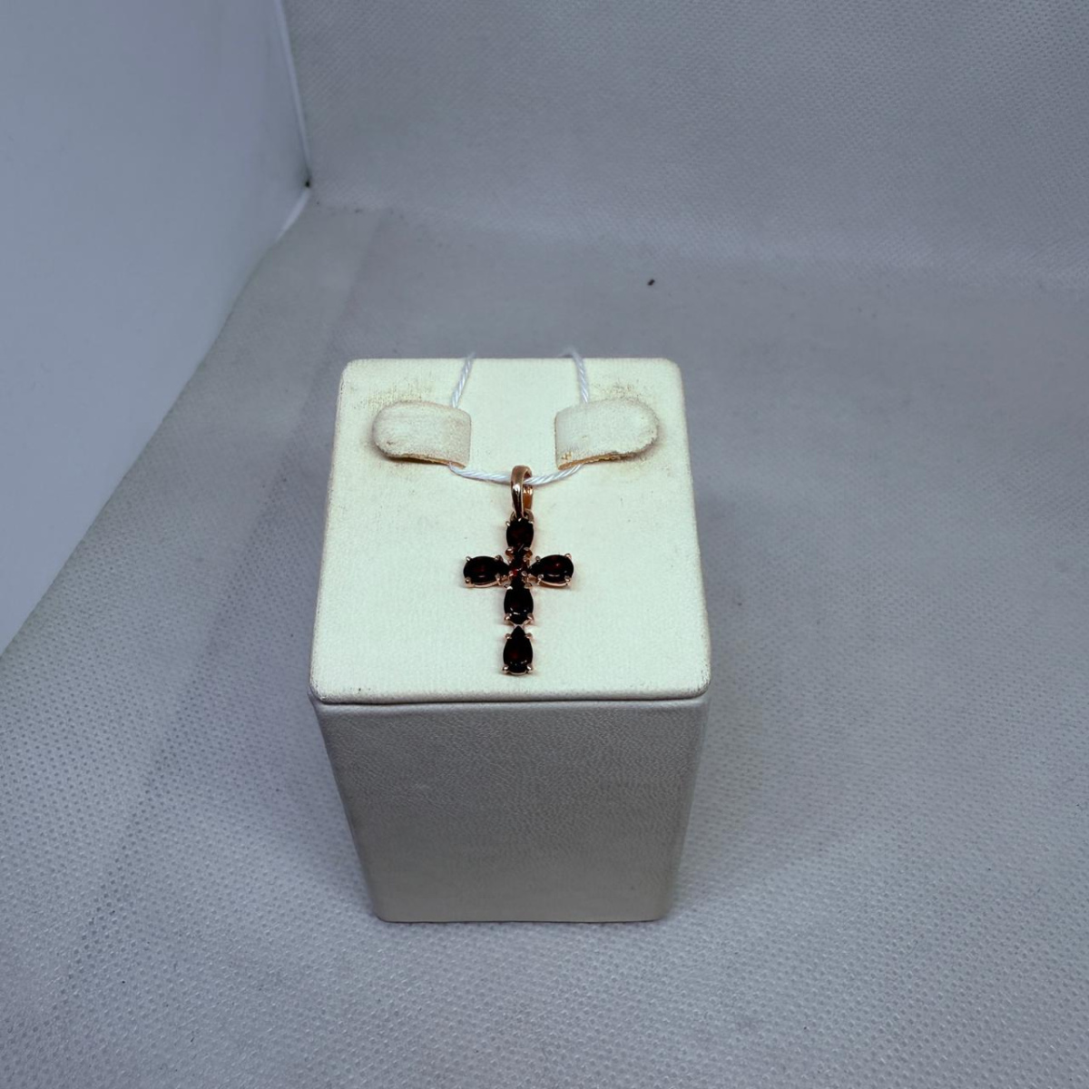 ПОДККИ585 ПОДВЕСКА КРЕСТ С КАМНЯМИ (Au 585)