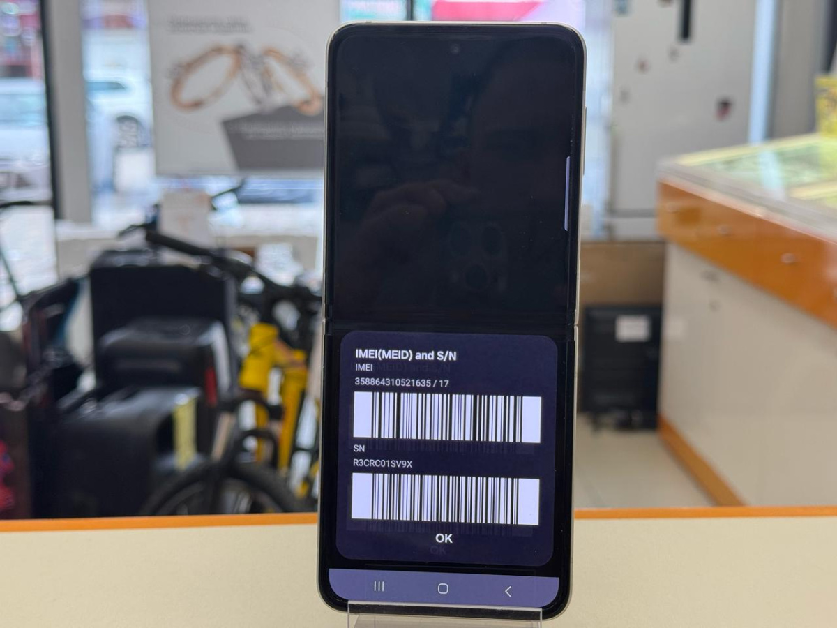 Смартфон Samsung Galaxy Z-Flip 3 8/128