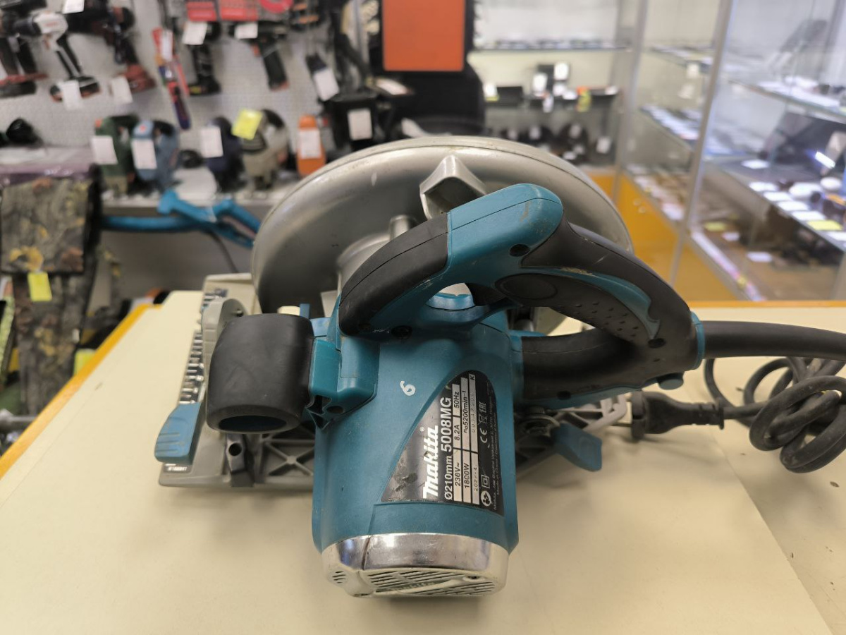 Торцовочная пила Makita 5008MG;