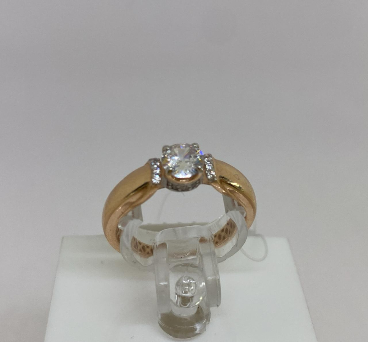 КОЛЬЦО С КАМНЯМИ (Au 585) КОЛЬЦО С КАМНЯМИ (Au 585)