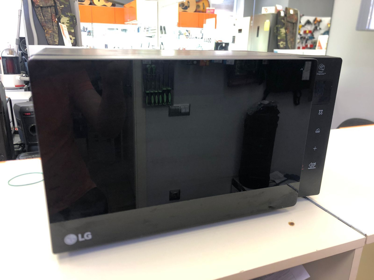 Микроволновая печь LG MS2032GAS