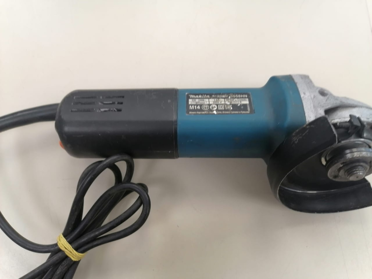 Угловая шлифмашина Makita 9558HN