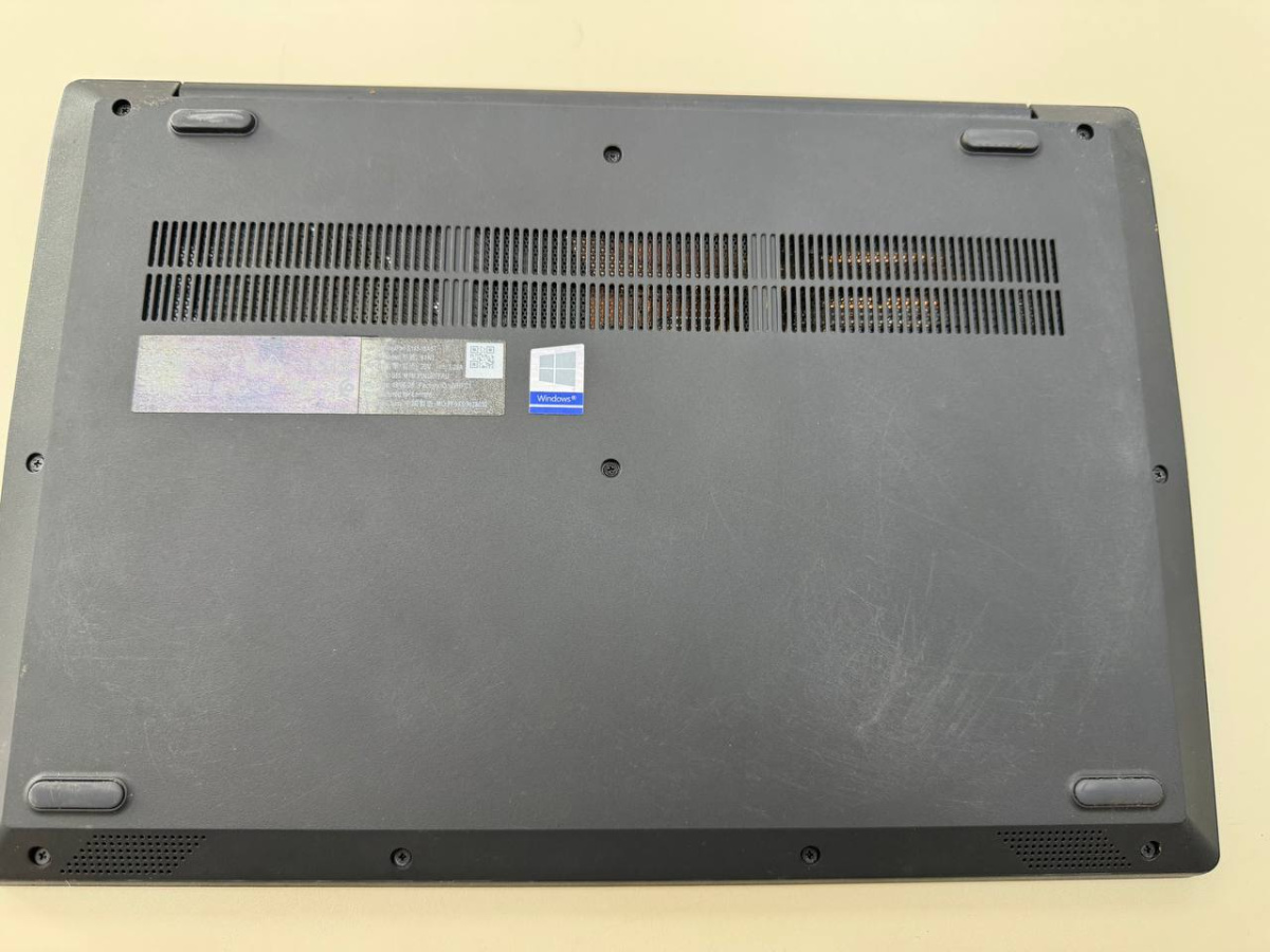 Ноутбук Lenovo; A6-9225, Radeon R4 series, 4 Гб, 256 Гб, Нет
