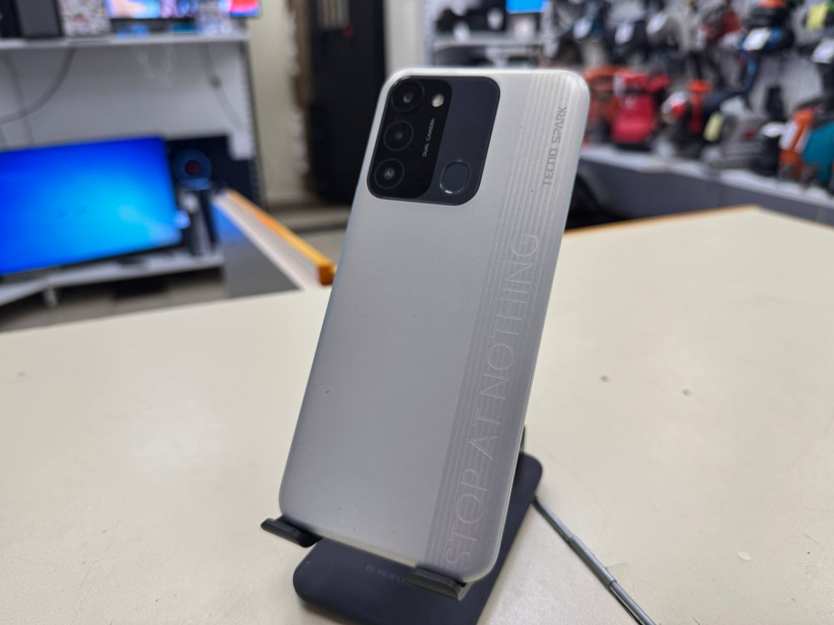 Смартфон Tecno Spark 8C 4/64
