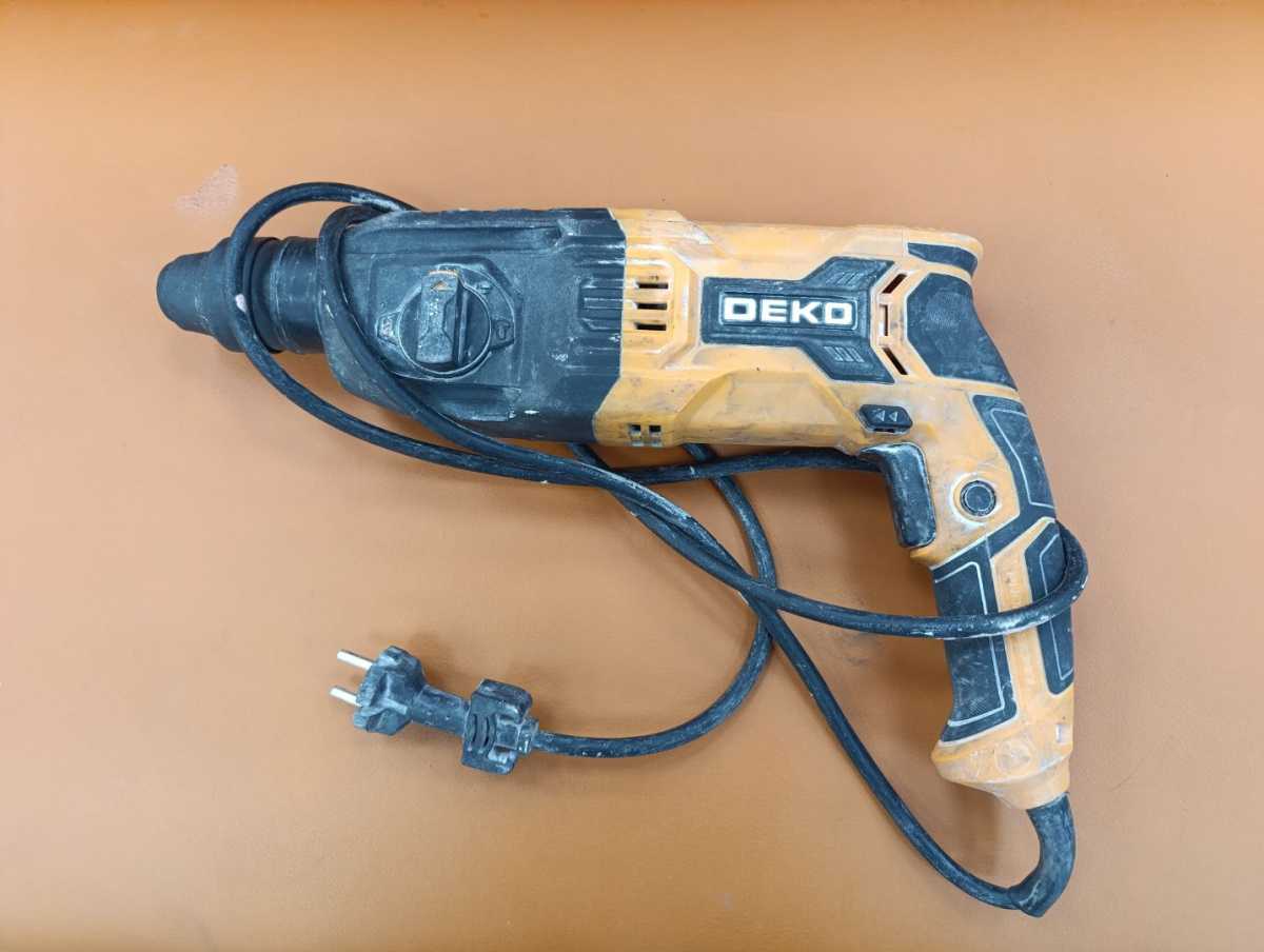 Перфоратор Deko DKH1000W