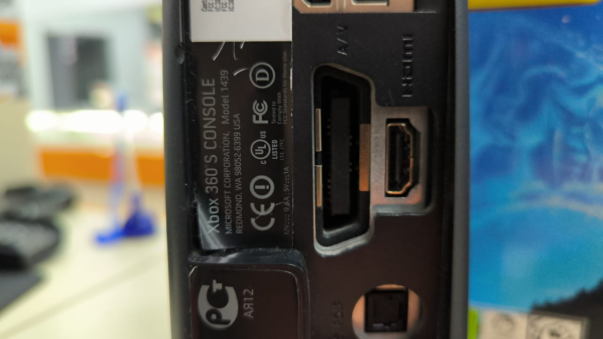 Игровая приставка Xbox 360;