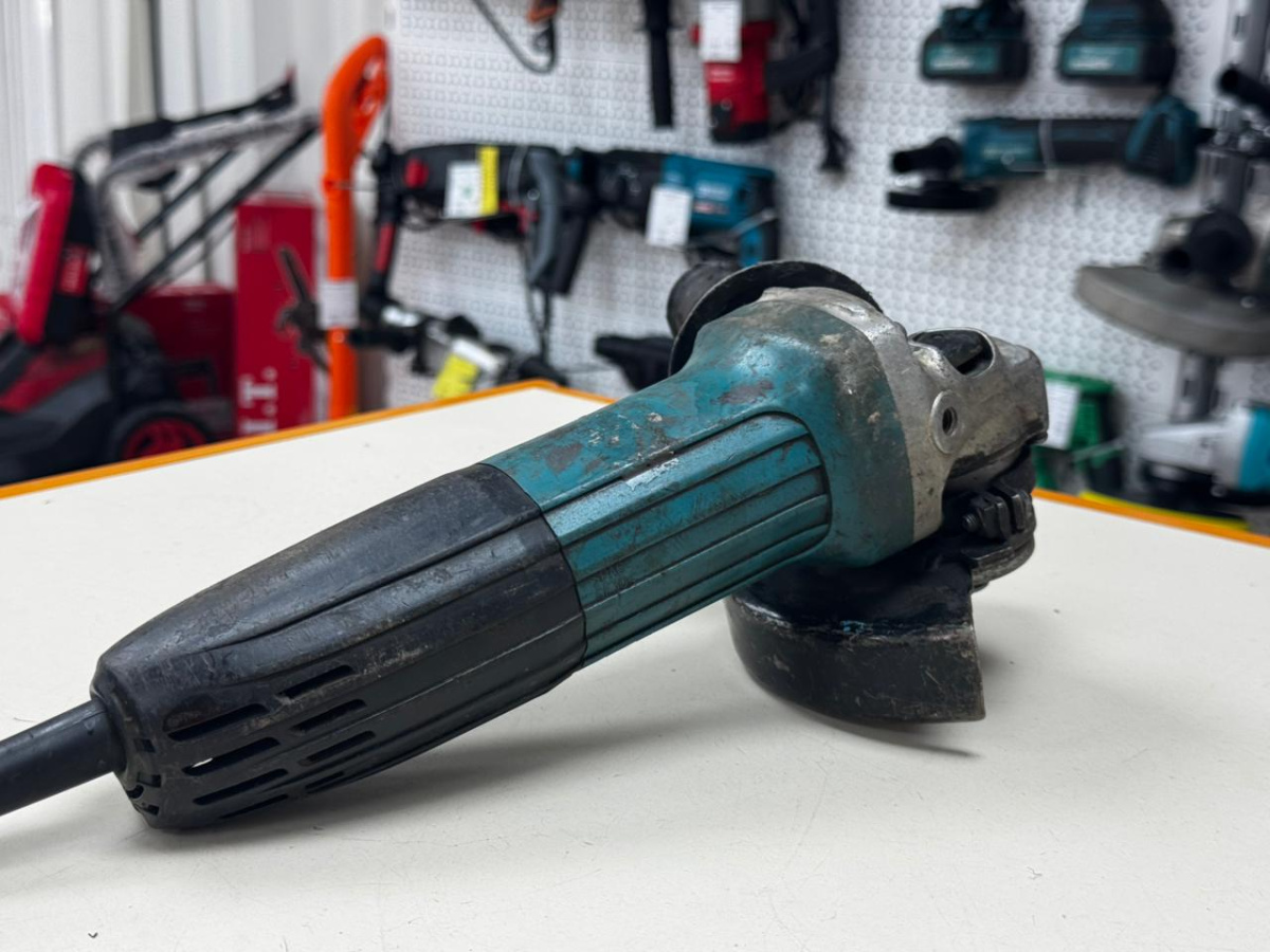 Угловая шлифмашина Makita GA5030