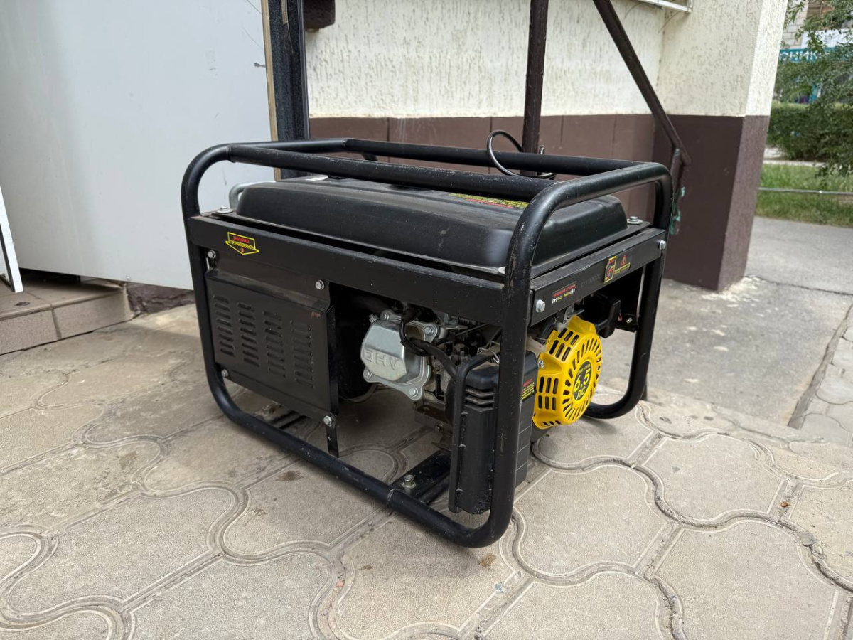 Бензогенератор Huter DY3000L