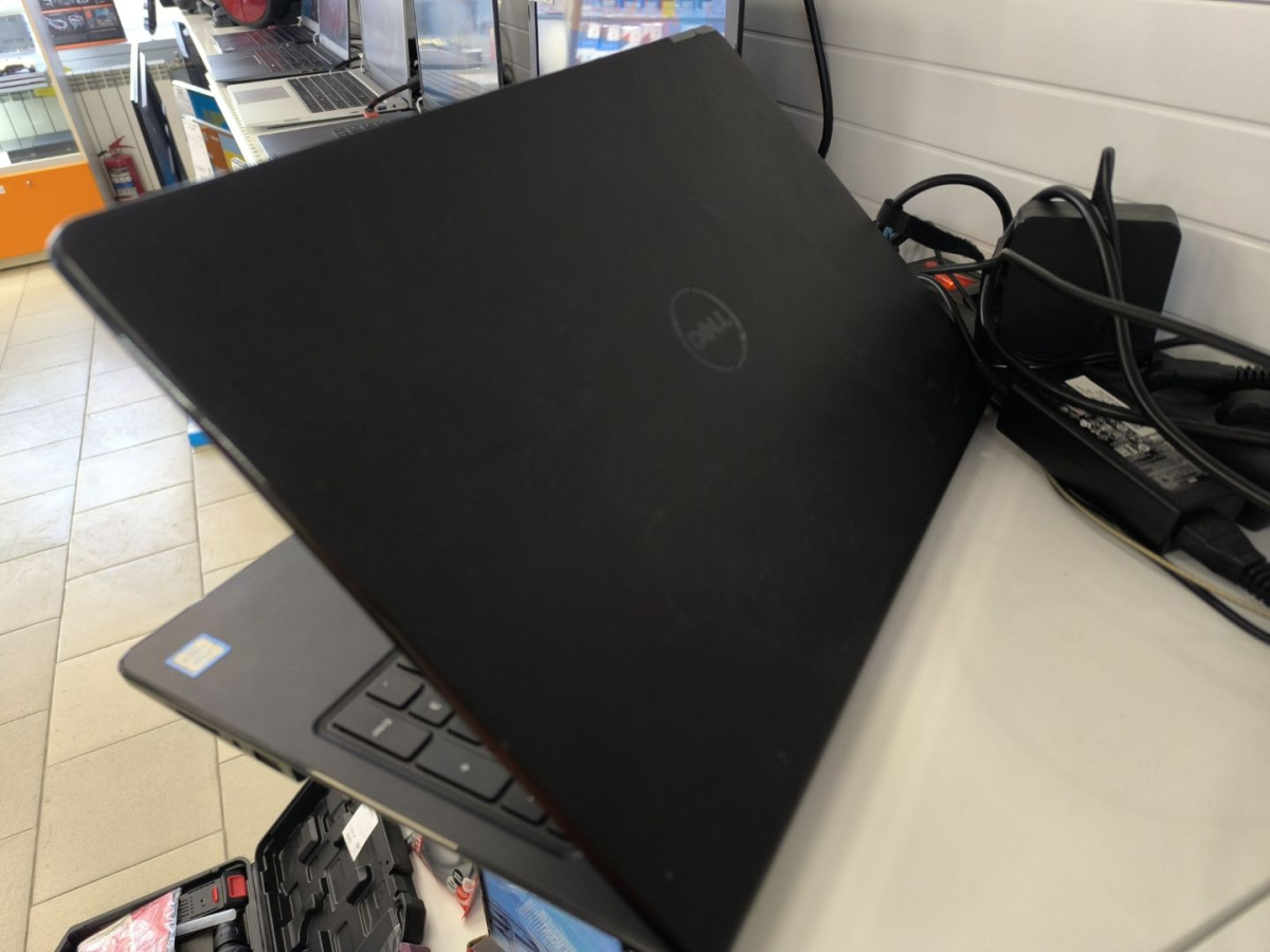 Ноутбук DELL; Core i3-6006U, Intel HD Graphics 520, 8 Гб, 120 Гб, Нет