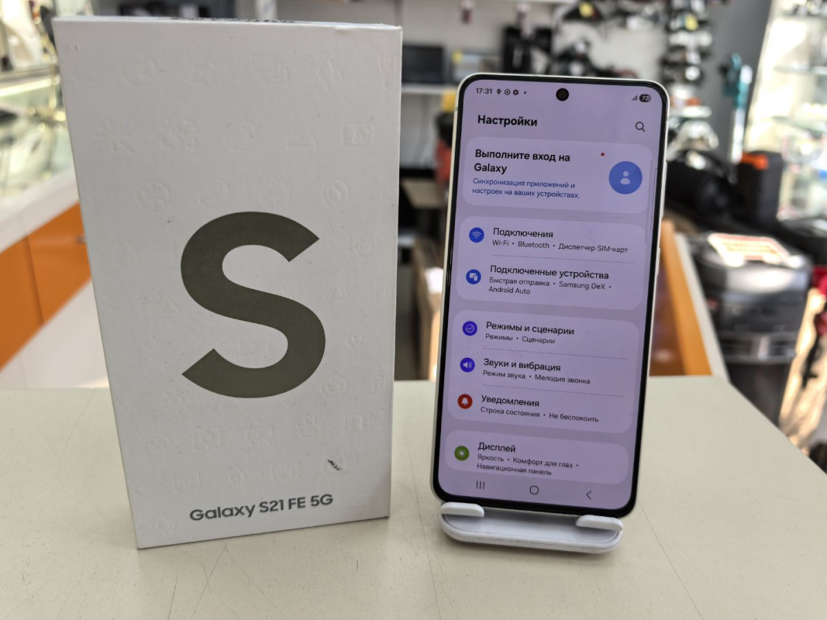 Смартфон Samsung Galaxy S21 FE 6/128