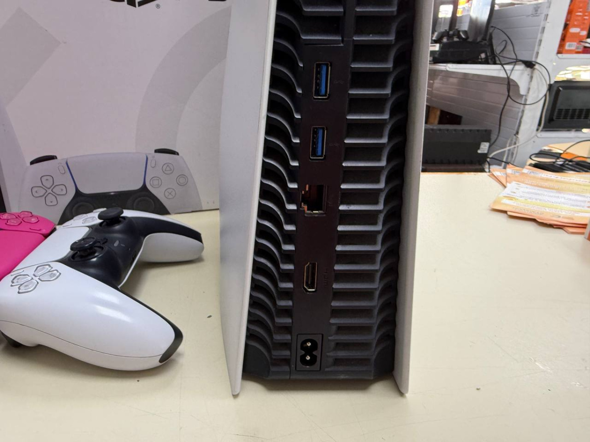 Игровая приставка PlayStation 5 825Gb (С дисководом)