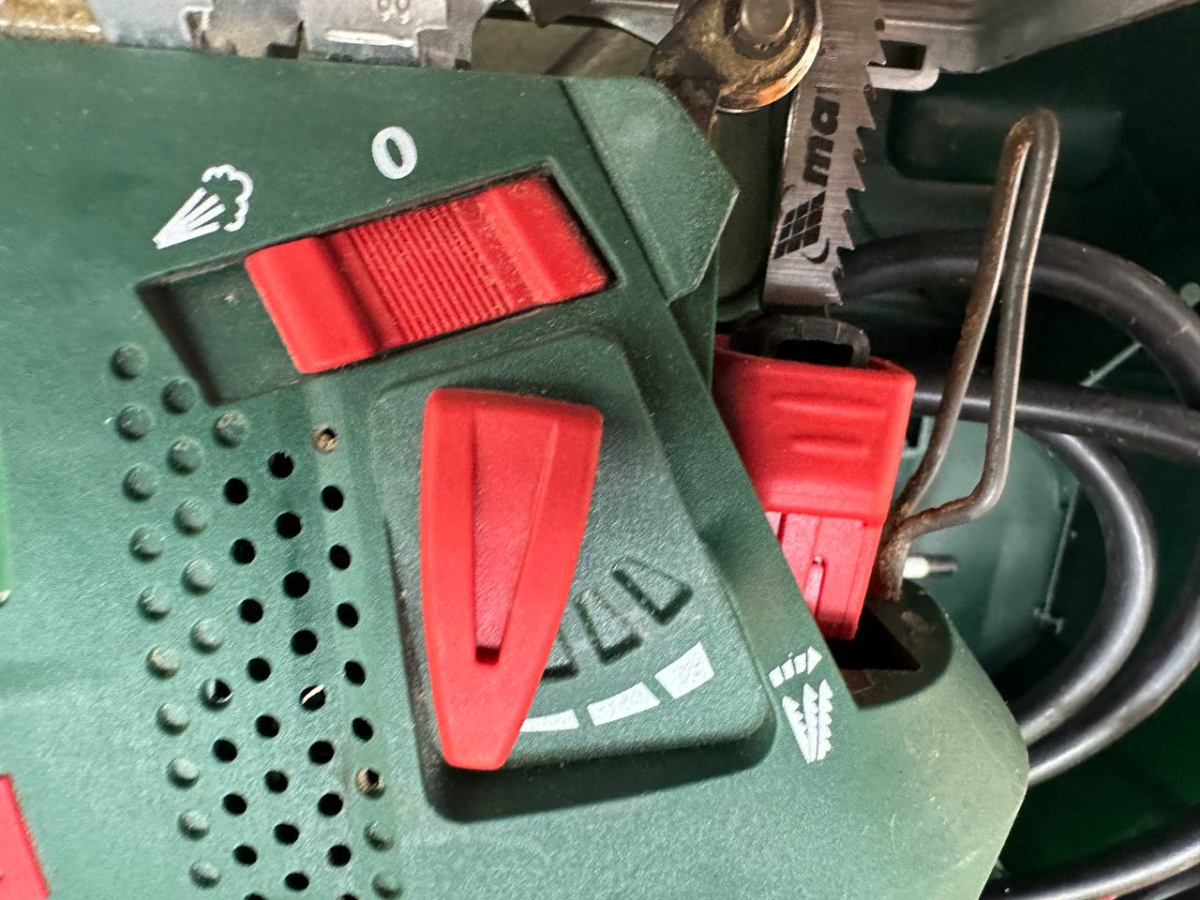 Лобзик Bosch PST 750 PE