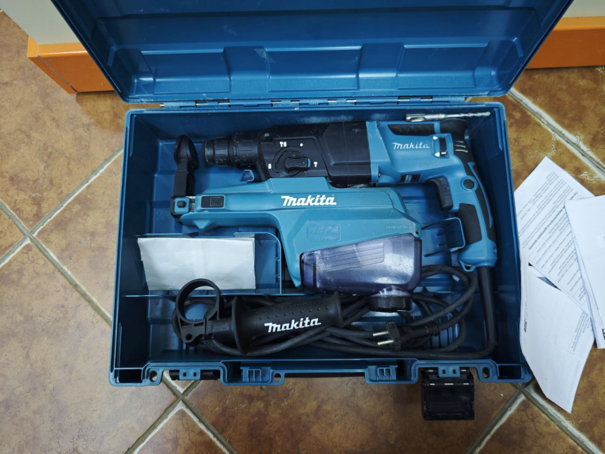 Перфоратор Makita HR2652