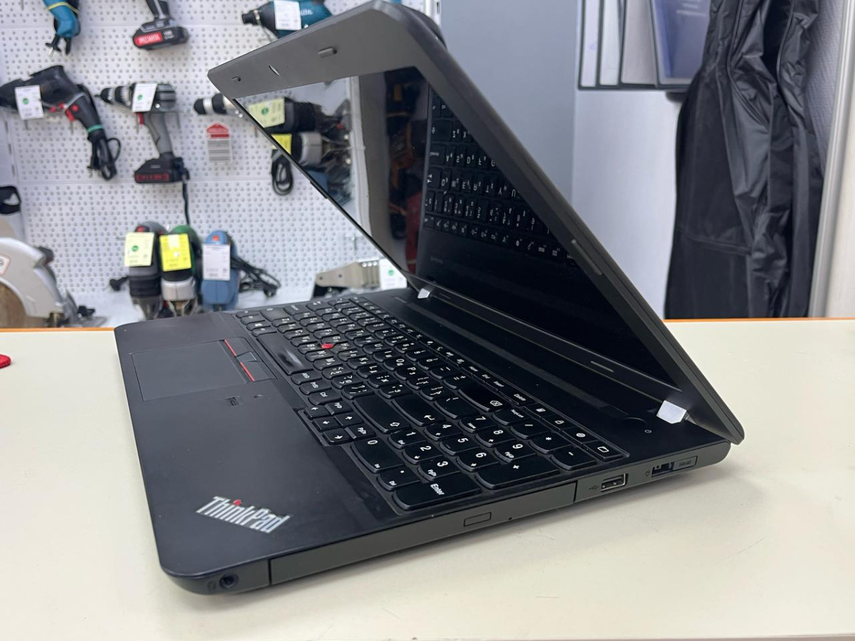 Ноутбук Lenovo; Core i3-4005U, Intel HD Graphics 5500, 4 Гб, 256 Гб, Нет